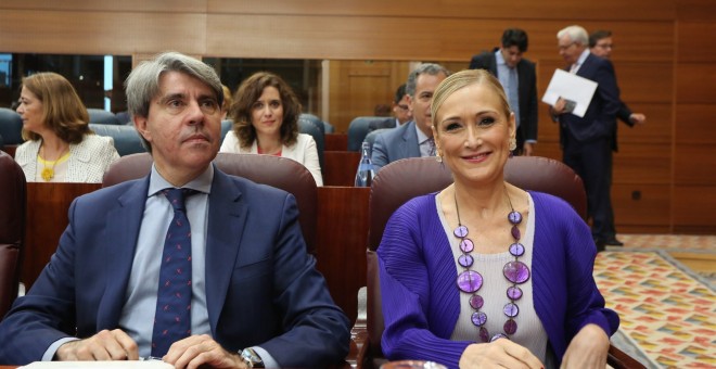 Ángel Garrido y Cristina Cifuentes en un pleno de la Asamblea de la Comunidad / EUROPA PRESS