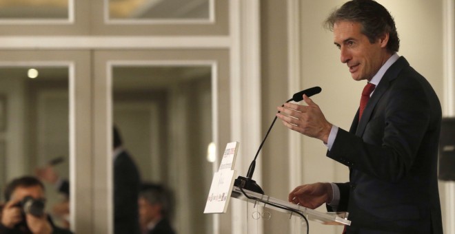 El ministro de Fomento, Íñigo de la Serna, durante su participación en un desayuno informativo celebrado en Madrid. EFE/Kiko Huesca