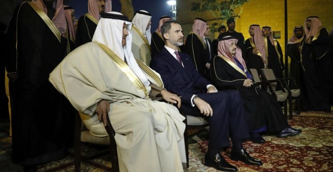 Felipe VI durante la recepción ofrecida por el príncipe Faisal Bin Bandar Bin Abdulaziz Al-Saud.  EFE/Ballesteros
