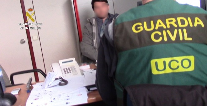 La Guardia Civil detiene en Barcelona a uno de los mas importantes hacker rusos, reclamado judicialmente por los EE.UU de América. / GUARDIA CIVIL