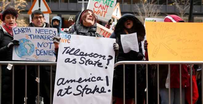 Manifestantes se reúnen en EEUU para protestar por las ideas de cambio climático de Trump/ REUTERS