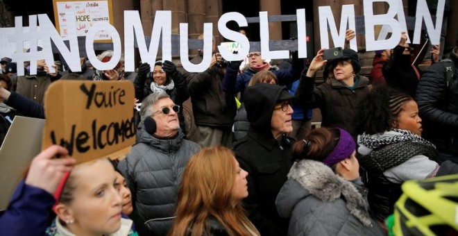 Manifestación en Boston contra las últimas órdenes ejecutivas del presidente de EEUU. - REUTERS