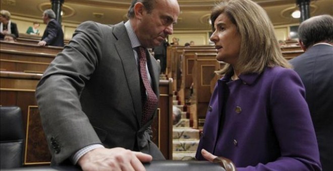 La ministra de Empleo, FÃ¡tima BÃ¡Ã±ez, con el ministro de EconomÃ­a, Luis de Guindos.