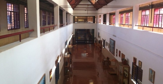 Pasillo interior del Centro Penitenciario de Badajoz. /ACAIP