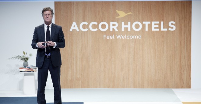 El presidente de AccorHotels, Sebastien Bazin, en la rueda de prensa de  presentación de los resultados de la cadena hotelera francesa en 2016 en París. EFE/Yoan Valat