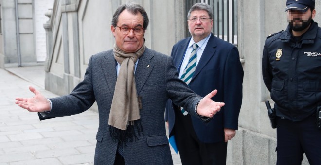 El expresident de la Generalitat Artur Mas, a su salida del Tribunal Supremo tras declarar como testigo en la segunda jornada del juicio al diputado de PDeCAT y exconseller de Presidencia Francesc Homs por desobedecer al Constitucional en la consulta del