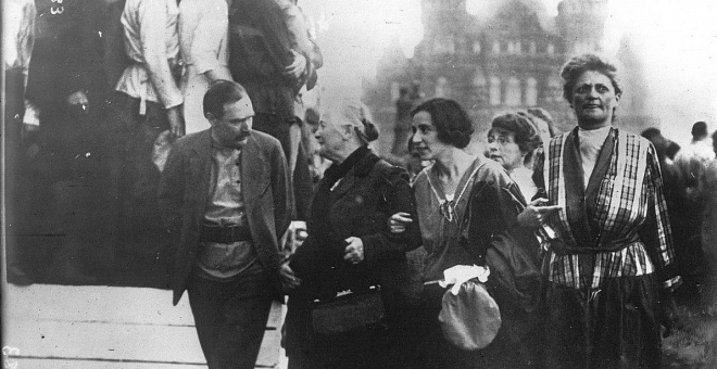 Clara Zetkin, primera por la izquierda. III Congreso del Komintern, Moscú, 1921.