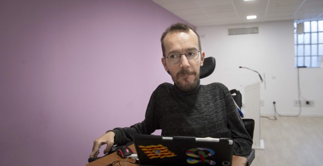 El secretario de Organización y Programa, Pablo Echenique, durante una rueda de prensa tras el Consejo de Coordinación de Podemos. EFE/Luca Piergiovanni