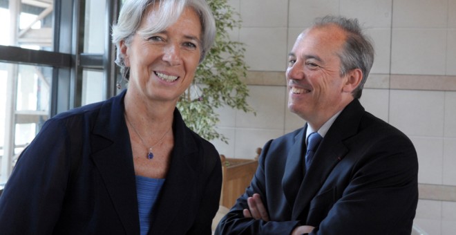 Foto de junio de 2010 de la entonces ministra de Economía francesa, y ahora diretora gerente del FMI, Christine Lagarde, con el que fuera su jefe de gabinete, y en ese momento director general de France Télécom, Stéphane Richard. AFP/Eric Piermont