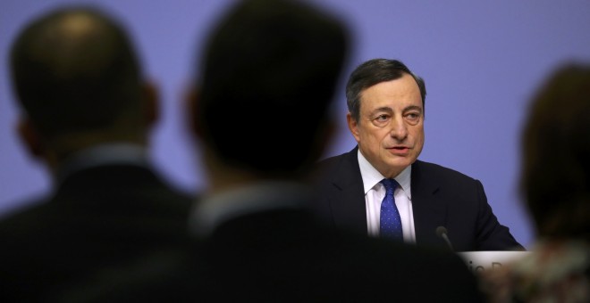 El presidente del BCE, mario Draghi, durante la rueda de prensa mensual tras la reunión del Consejo de Gobierno. REUTERS/Kai Pfaffenbach