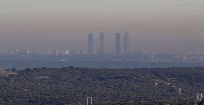 Footgrafía de archivo de la capa de contaminación que cubre la ciudad de Madrid. - EFE