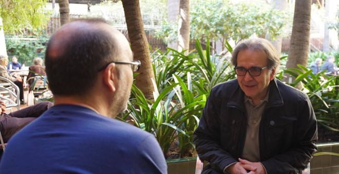 Joan Subirats durant l'entrevista amb 'Públic'. FRANCESC PERIS