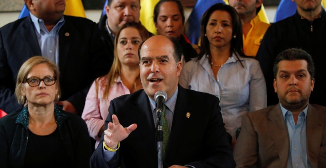 El presidente de la Asamblea Nacional de Venezuela (AN), el opositor Julio Borges, habla durante una rueda de prensa en Caracas. REUTERS/Carlos Garcia Rawlins