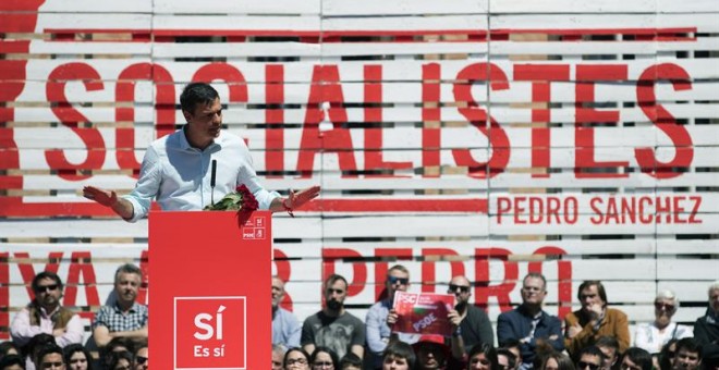 El candidato a la secretaría general del PSOE Pedro Sánchez durante su intervención en su primer gran acto de campaña en Cataluña.EFE/Marta Pérez.