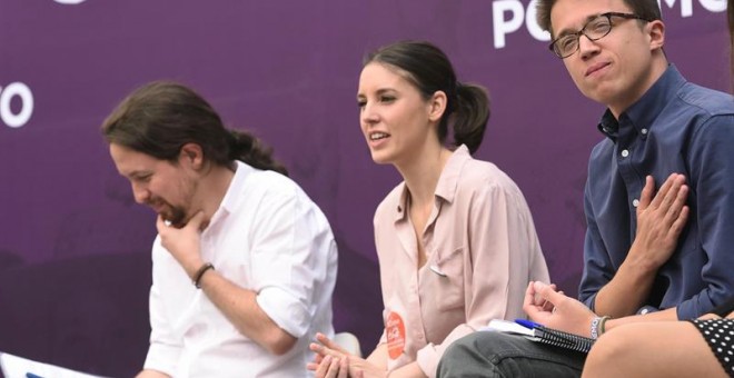 Pablo Iglesias, Irene Montero, e Íñigo Errejón, durante el acto 'Madrid se levanta'. EFE/Fernando Villar