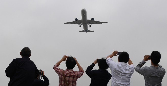 El C919 en su vuelo inaugural. REUTERS/Greg Baker