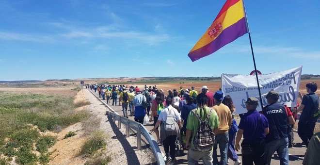 Marcha a pie contra en cementerio nuclear Villar de Cañas. E.P.