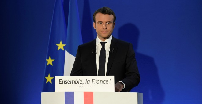 El presidente electo de Francia Emmanuel Macron realiza sus primeras declaraciones tras los resultados de la segunda vuelta de las presidenciales. REUTERS/Lionel Bonaventure