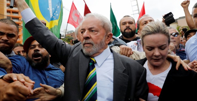 Luiz Inácio Lula da Silva a su llegada a la sede del Tribunal de Justicia Federal. - REUTERS
