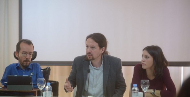 Pablo Iglesias (en el centro) acompañado por Pablo Echenique e Irene Montero en la reunión del Consejo Ciudadano Estatal de Podemos celebrado este sábado en Madrid.