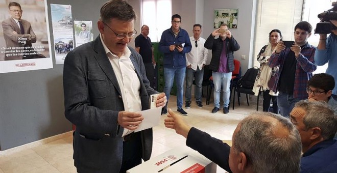 Ximo Puig votando este domingo en las primarias del PSOE / EFE