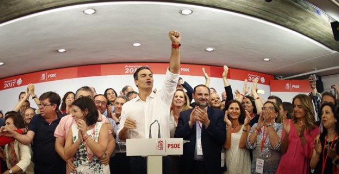 El vencedor de las primarias socialistas, Pedro Sánchez, comparece en Ferraz tras conocerse los resultados de las votaciones para la Secretaría General del PSOE, en las que ha vencido con más del 50 por ciento de los votos. EFE/Javier Lizón