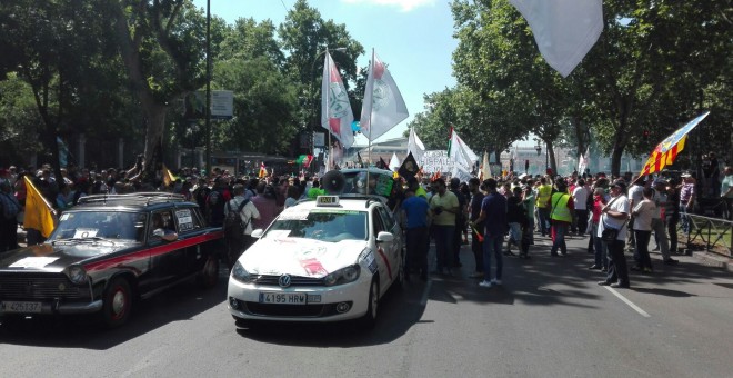 Cabecera de la manifestación de taxistas en Madrid contra la actividad de Uber y Cabify. Imagen: FPTM