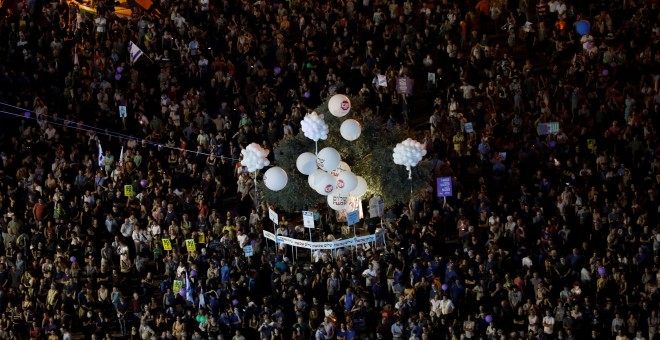 Protesta organizada por el grupo de izquierdas Peace Now, llamada 'Dos estados una esperanza: una manifestación contra 50 años de ocupación' el 27 de mayo en Tel Aviv, Israel /REUTERS (Amir Cohen)