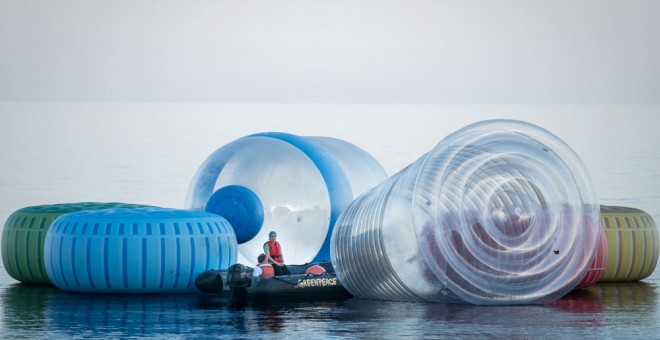 Acción de Greenpeace contra la contaminación por plásticos en el Mediterráneo. GREENPEACE