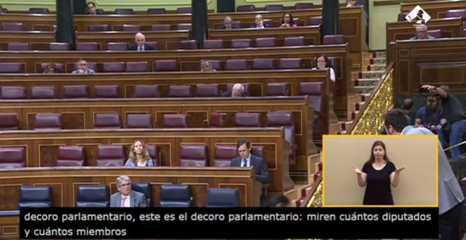 El portavoz de En Marea en el Congreso también ha criticado la ausencia de miembros en la bancada del PP y del Gobierno.