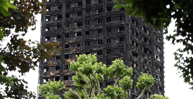 Vista de la torre Grenfell, de Londres, tras el incendio que asoló sus 24 plantas. REUTERS/Peter Nicholls