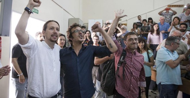 Pablo Iglesias, José María González y Juan Carlos Monedero, antes del acto. EFE/Román Ríos