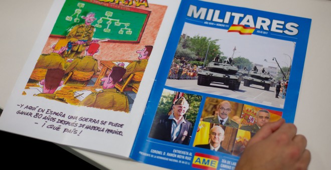 Contraportada y portada del número 111 (julio) de la revista 'Militares', editada por la Asociación de Militares Españoles. CHRISTIAN GONZÁLEZ