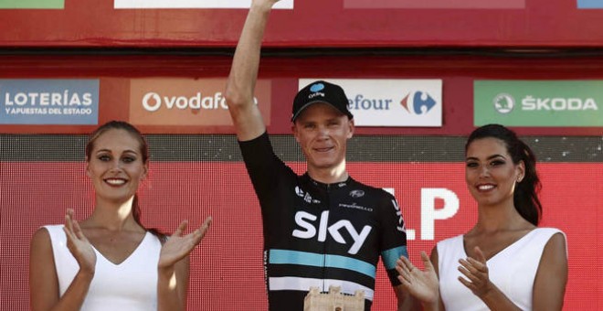 Froome, también acompañado en un podio /EFE