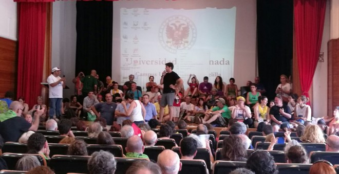 Assemblea de la caravana Obrim Fronteres a Melilla.