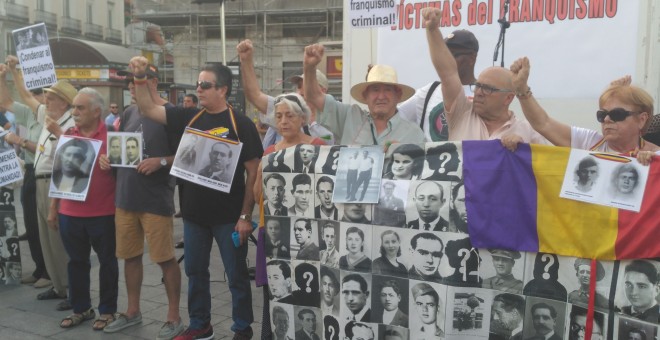 Concentración en la Plaza del Sol por las victimas del franquismo. / Julia González