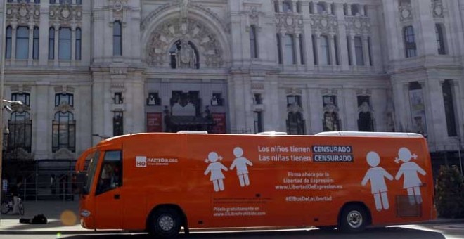 El autobús de Hazte Oír en Madrid antes de la inmovilización /EFE