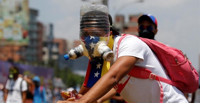 Un joven de la oposición en Caracas / EUROPA PRESS