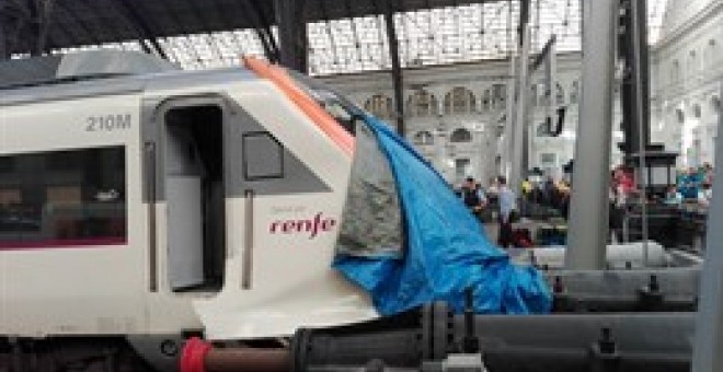 El tren accidentat a l'Estació de França de Barcelona. EUROPA PRESS.