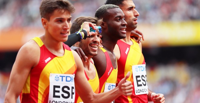 El equipo español de relevos 4x400 m. en el Mundial de Atletismo de Londres. EFE/EPA/SRDJAN SUKI