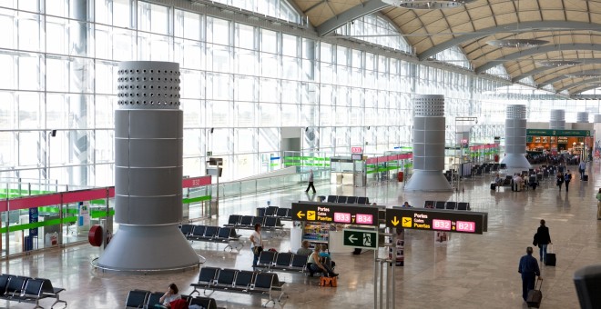 Interior del Aeropuerto de Alicante-Elche.