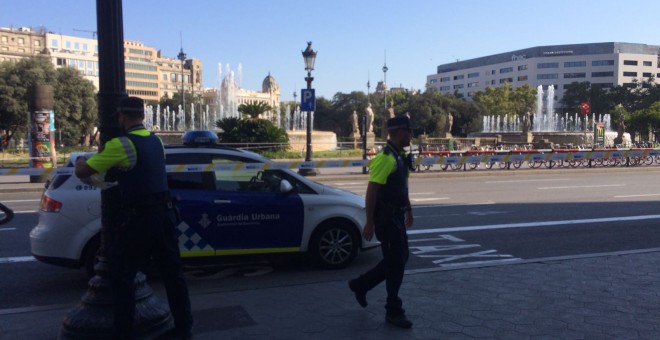 Els Mossos d'Esquadra han acordonat la zona i han eixamplat el perímetre de seguretat fins a la Gran Via