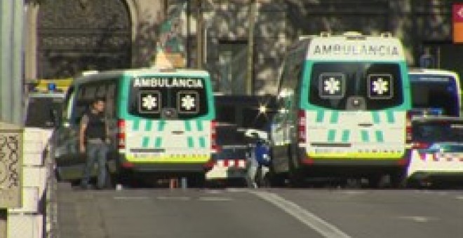 Ambulàncies al centre de Barcelona després de l'atemptat. EUROPA PRESS
