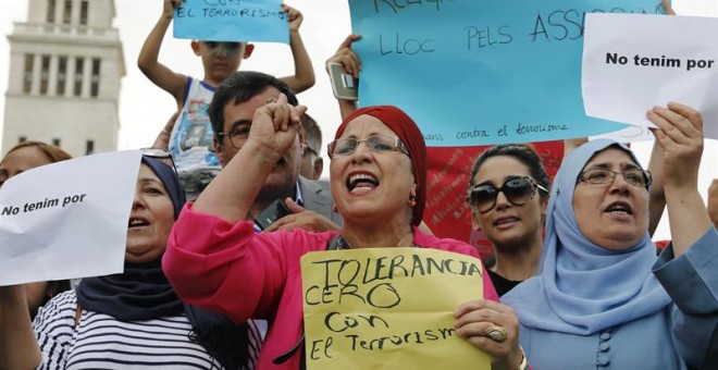 Manifestants musulmanes en contra del terrorisme, a Barcelona