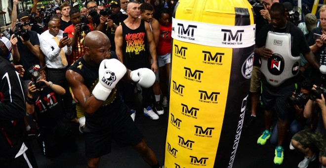 Mayweather en uno de sus entrenamientos mediáticos./REUTERS