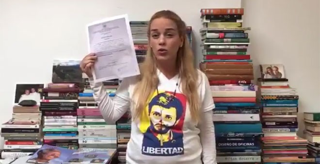 Lilian Tintori, en el vídeo de su cuenta de 'Twitter' en el que denuncia una 'persecución' contra su familia.