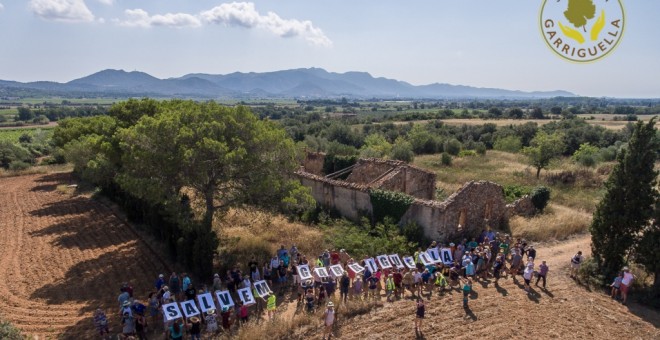 Primer acte públic de la plataforma Salvem Garriguella, el 9 de juliol, una caminada guiada per la finca afectada. IAEDEN