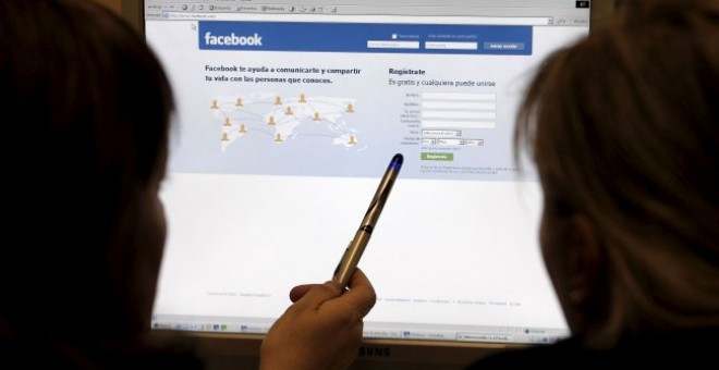 Facebook, Google y Tumblr retiran contenidos que promueven la anorexia y la bulimia. EFE/Emilio Naranjo