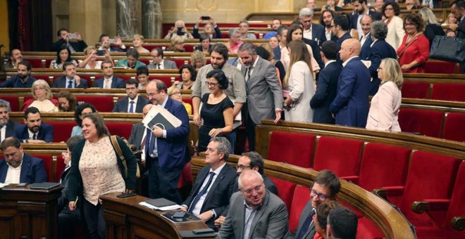 Los diputados de Ciudadanos, PSC y PPC abandonan el Parlament para no votar la ley del referéndum. - EFE