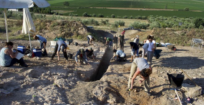 Fotografías facilitadas por el Ministerio de Cultura de Grecia del equípo de arqueólogos griegos y británicos que han hallado una de las más grandes y mejor conservadas tumbas de la civilización micénica cerca de la ciudad de Livadiá, a unos 138 kilómetro